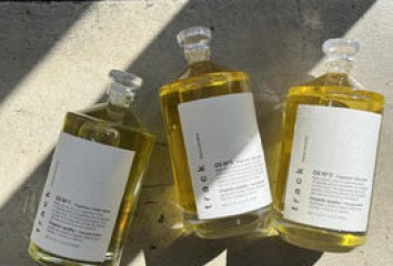 大人気の商品track oil《トラックオイル》新入荷のご案内！！