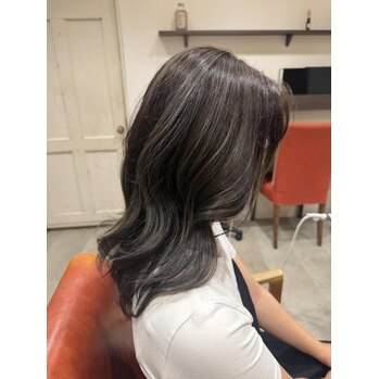 『ミサキ』ハイライトを活かした透明感グレージュ～noise  hair(ノイズヘア　大手町店)新村　美咲